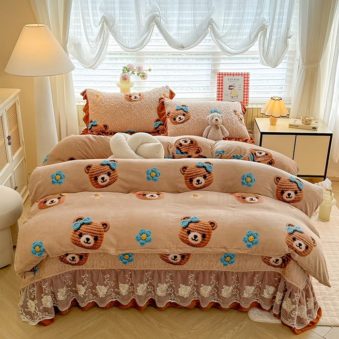 91家纺网 家纺一手货源 找家纺 美达家纺 2025新款卡通牛奶绒印花床盖四件套 针织熊