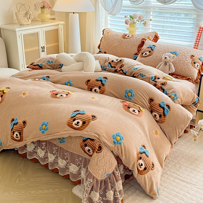 91家纺网 家纺一手货源 找家纺 美达家纺 2025新款卡通牛奶绒印花床盖四件套 针织熊