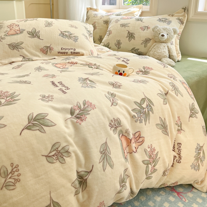 91家纺网 家纺一手货源 找家纺 沐慕 2025新款高克重牛奶绒四件套 牛奶绒-叶子小兔