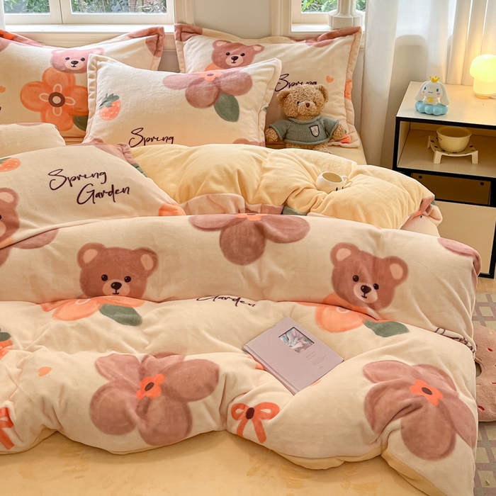 91家纺网 家纺一手货源 找家纺 沐慕 2025新款高克重牛奶绒四件套 牛奶绒-棕熊花