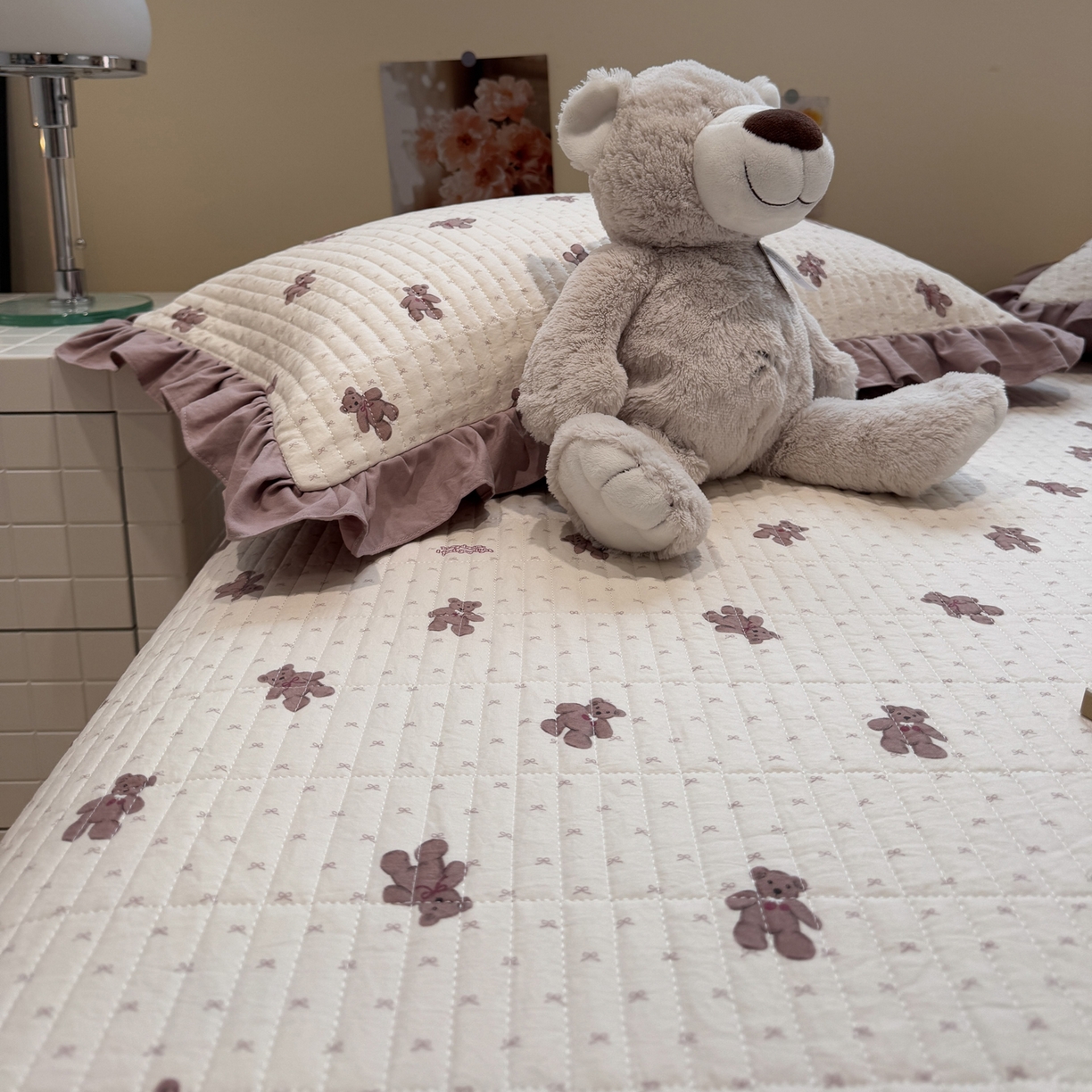 91家纺网 家纺一手货源 找家纺 一加一 2025新款小清新花边款大豆被床盖系列 梦想熊