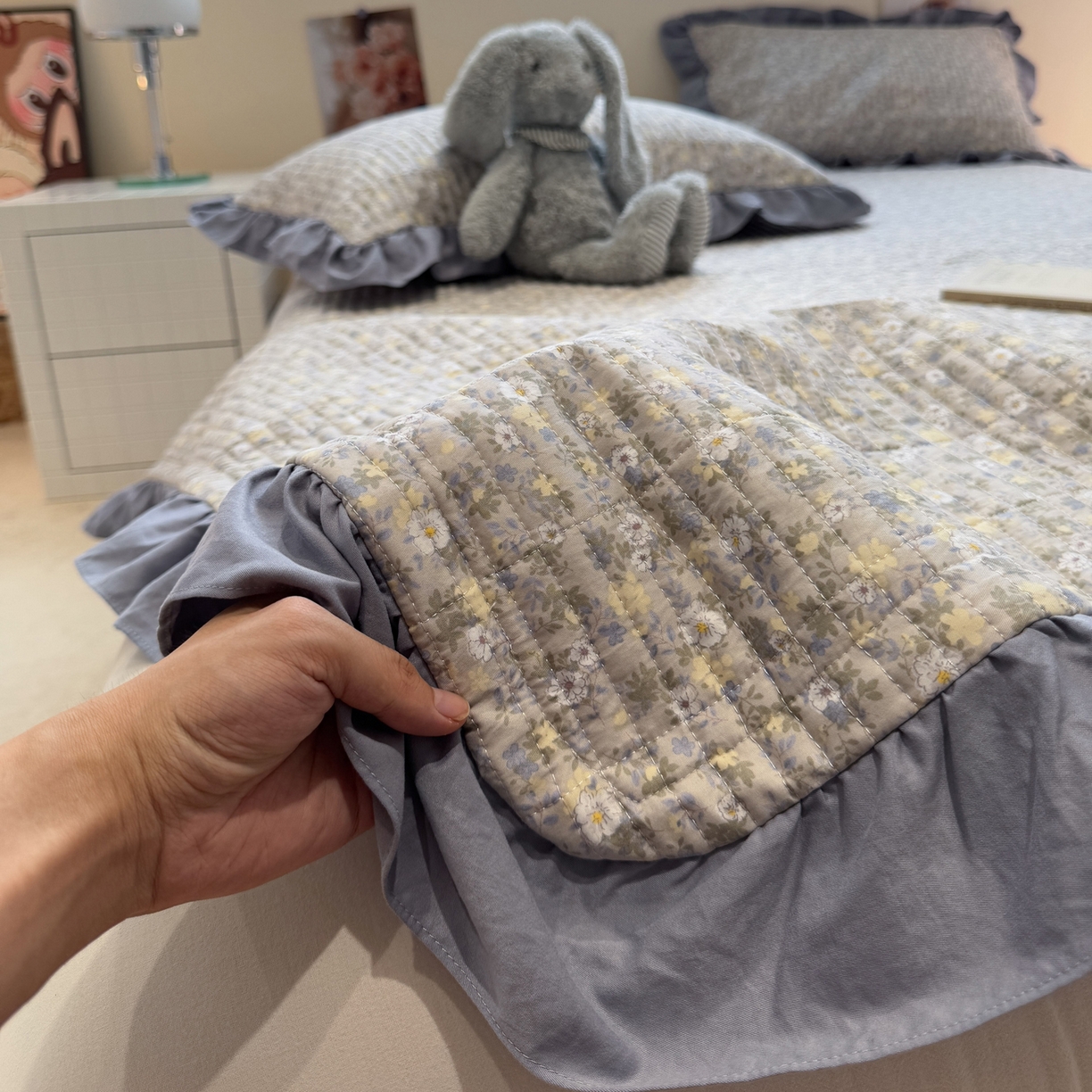 91家纺网 家纺一手货源 找家纺 （总）一加一 2025新款小清新花边款大豆被床盖系列