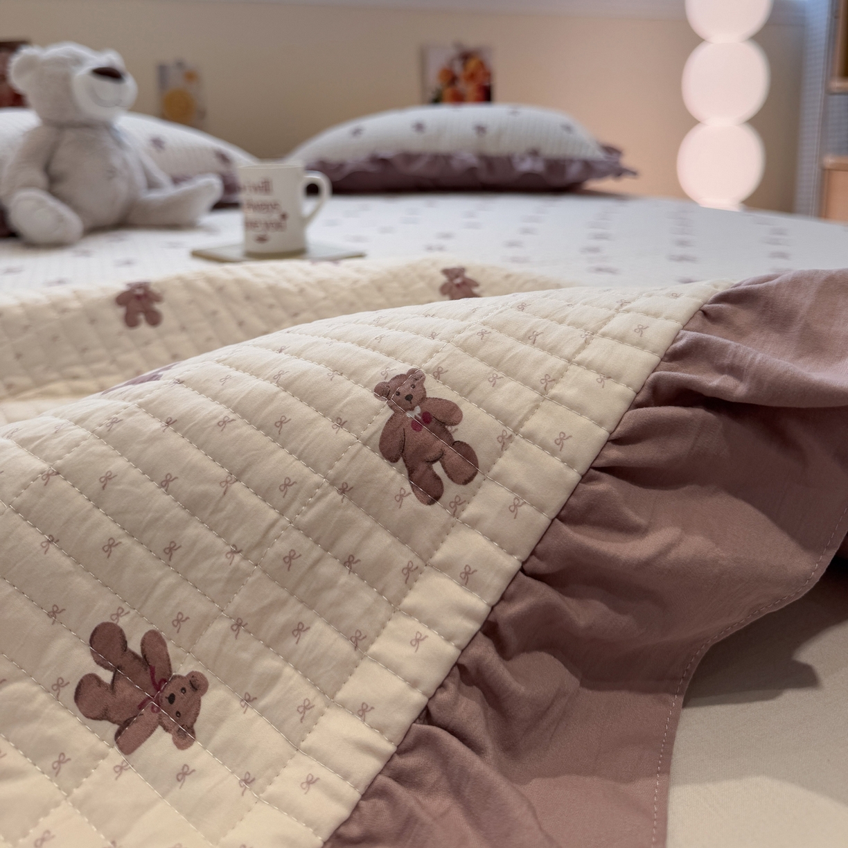 91家纺网 家纺一手货源 找家纺 一加一 2025新款小清新花边款大豆被床盖系列 梦想熊