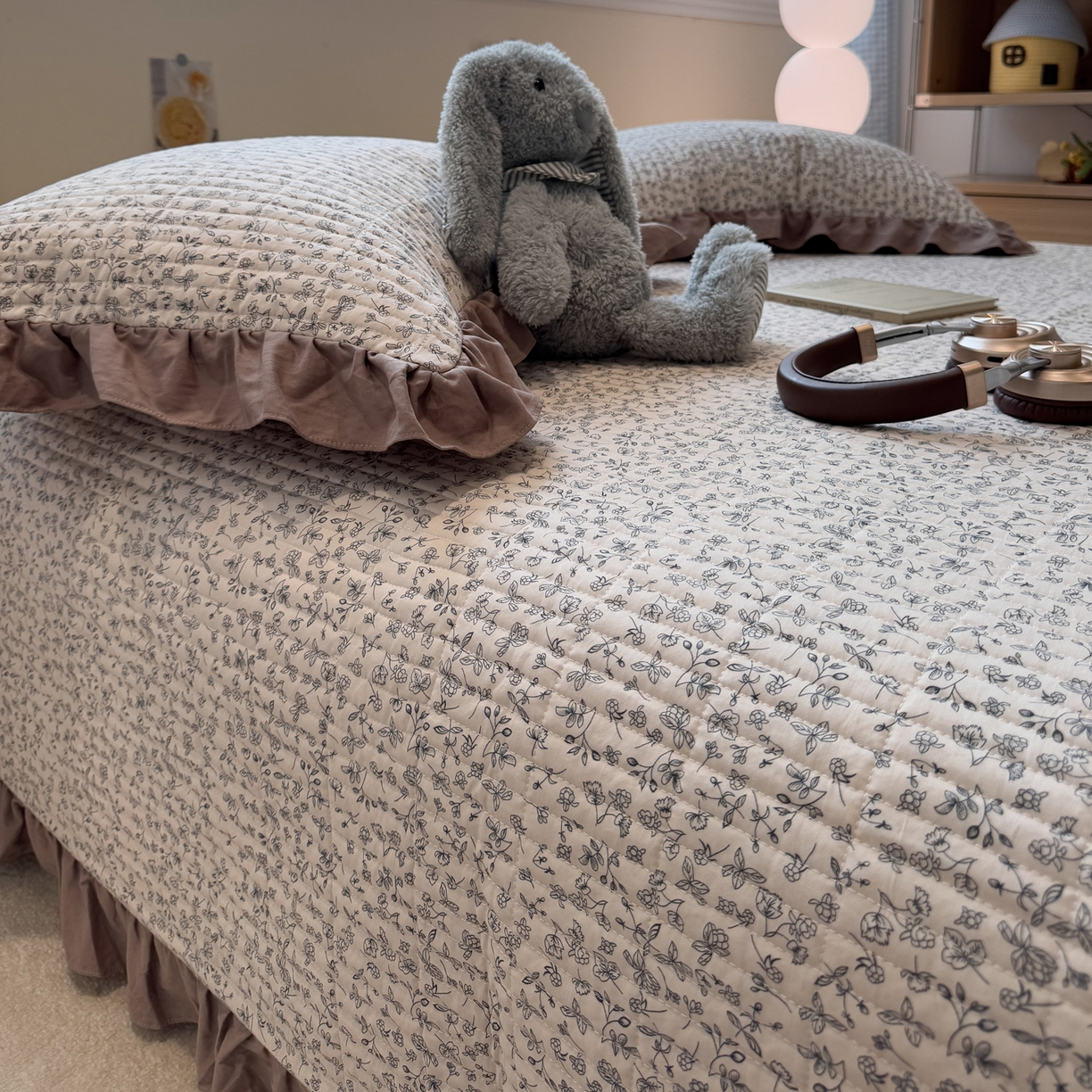 91家纺网 家纺一手货源 找家纺 一加一 2025新款小清新花边款大豆被床盖系列 赫拉