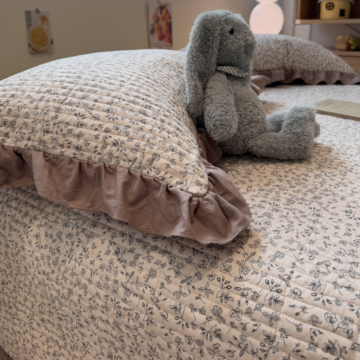 91家纺网 家纺一手货源 找家纺 一加一 2025新款小清新花边款大豆被床盖系列 赫拉