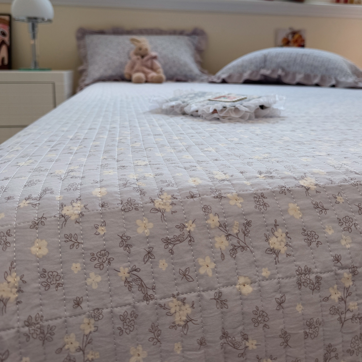 91家纺网 家纺一手货源 找家纺 一加一 2025新款小清新花边款大豆被床盖系列 晴天兰