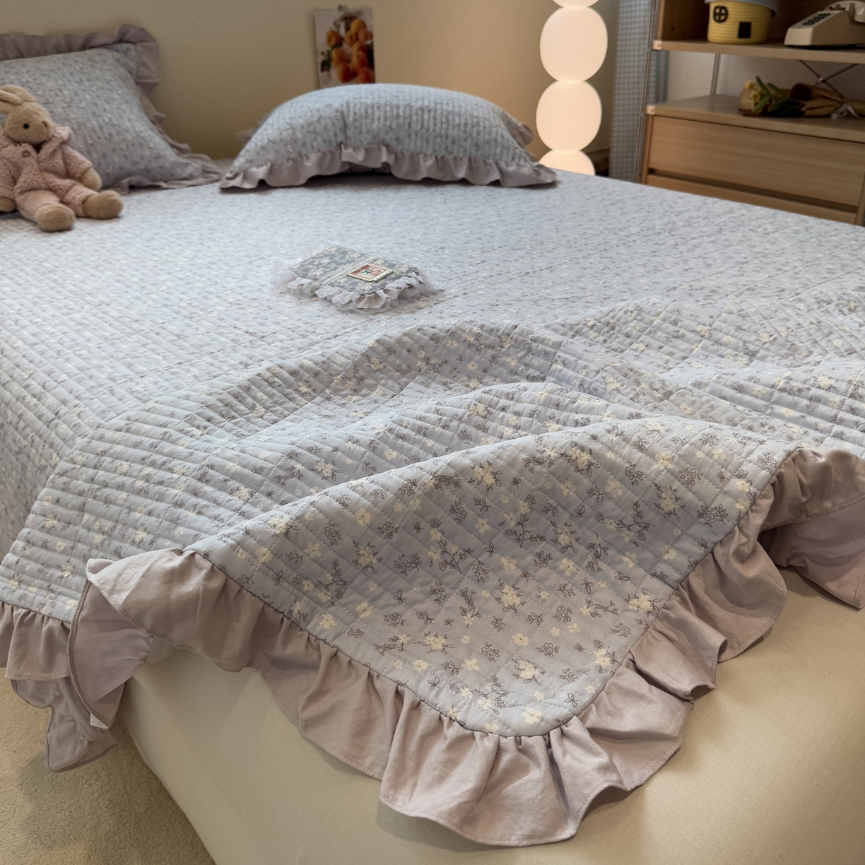 91家纺网 家纺一手货源 找家纺 一加一 2025新款小清新花边款大豆被床盖系列 晴天兰