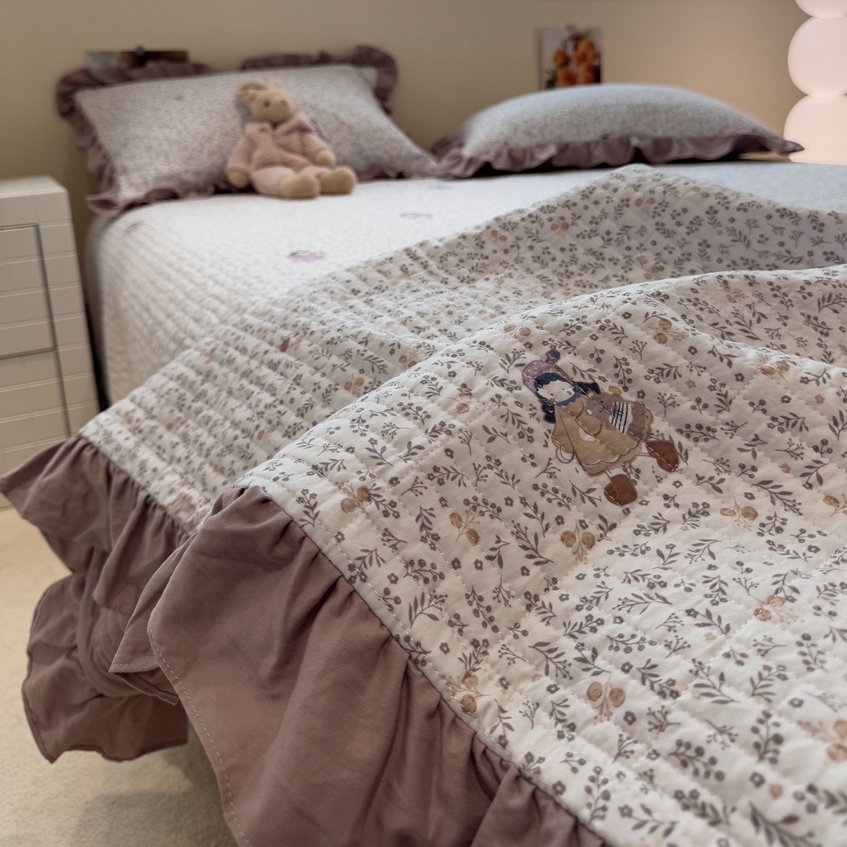 91家纺网 家纺一手货源 找家纺 一加一 2025新款小清新花边款大豆被床盖系列 豆蔻