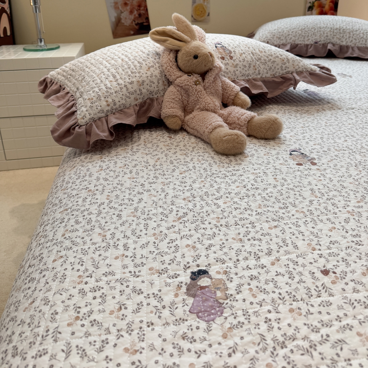 91家纺网 家纺一手货源 找家纺 一加一 2025新款小清新花边款大豆被床盖系列 豆蔻