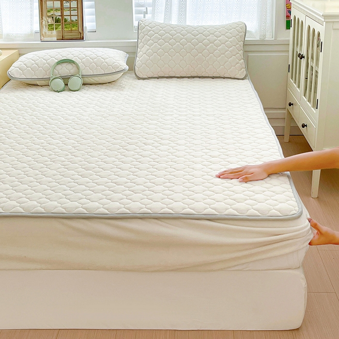 91家纺网 家纺一手货源 找家纺 富馨莱 2025新款牛奶绒夹棉床笠支持一件定做 轻奢白-夹棉