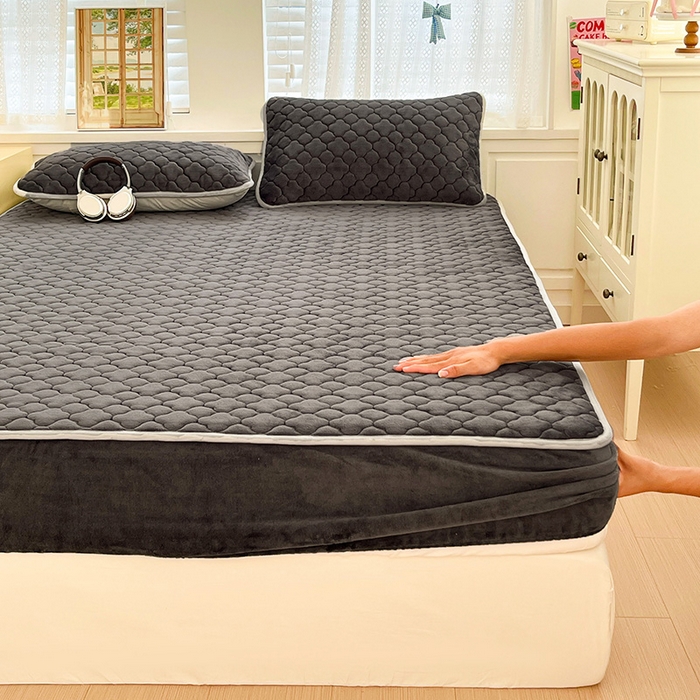 91家纺网 家纺一手货源 找家纺 富馨莱 2025新款牛奶绒夹棉床笠支持一件定做 轻奢灰-夹棉