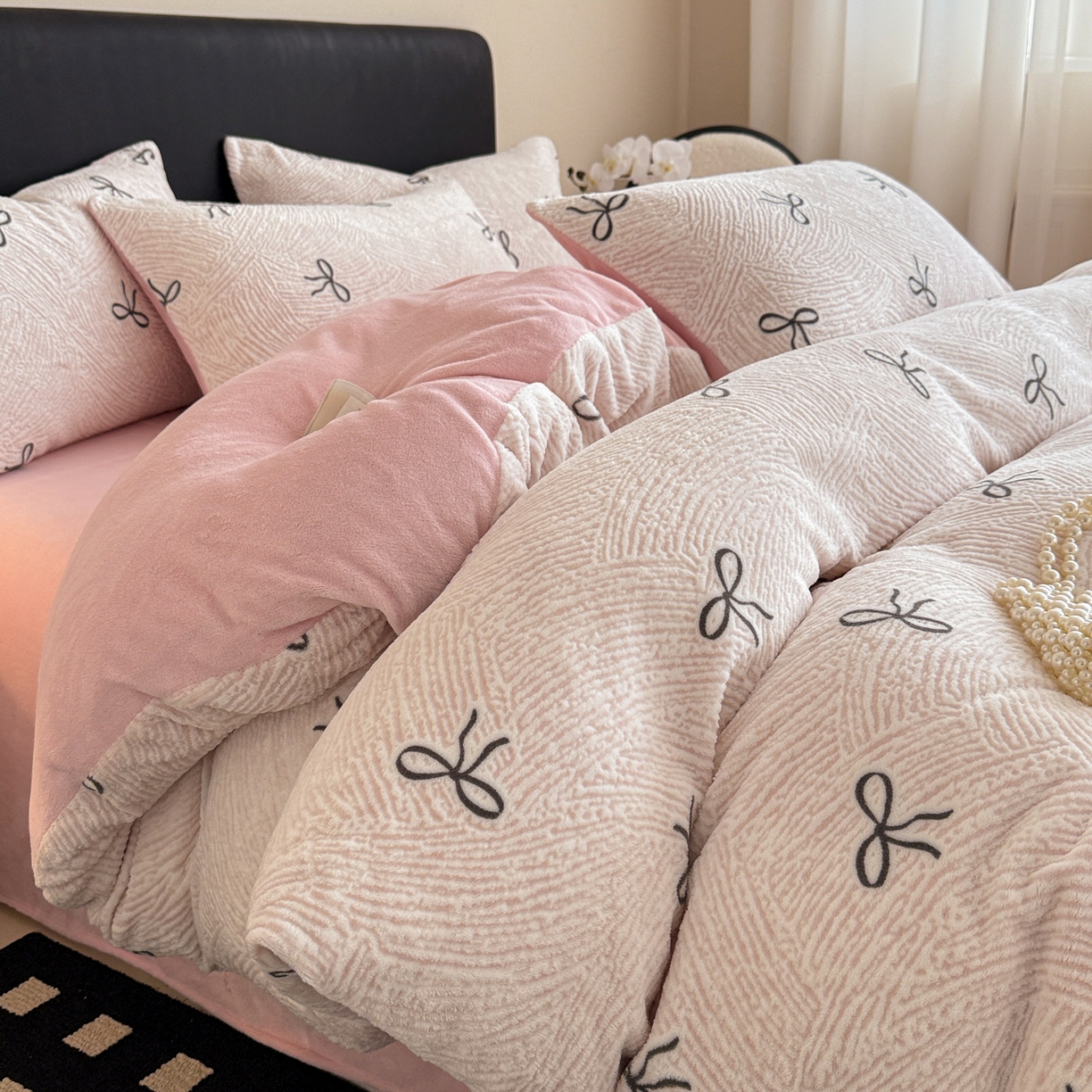 91家纺网 家纺一手货源 找家纺 （总）呗旺鹿 2025新款A类高克重着色烂花雕花牛奶绒四件套