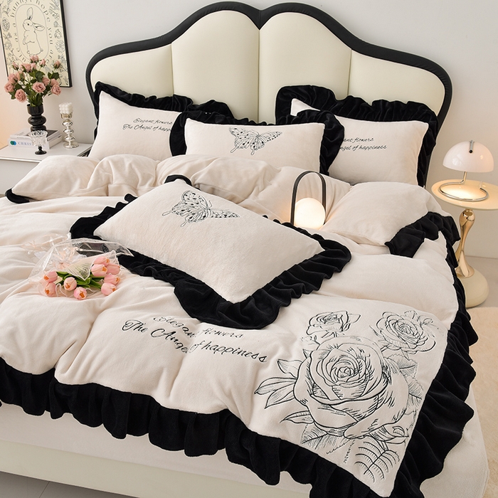 91家纺网 家纺一手货源 找家纺 （总）炫拼家纺 2025新款刺绣黑花边高克重牛奶绒四件套-法式玫瑰