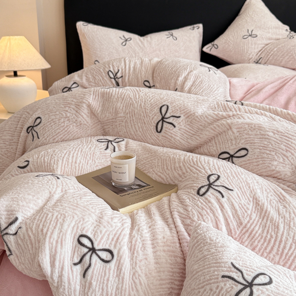 91家纺网 家纺一手货源 找家纺 呗旺鹿 2025新款A类高克重着色烂花雕花牛奶绒四件套 梦幻芭蕾粉