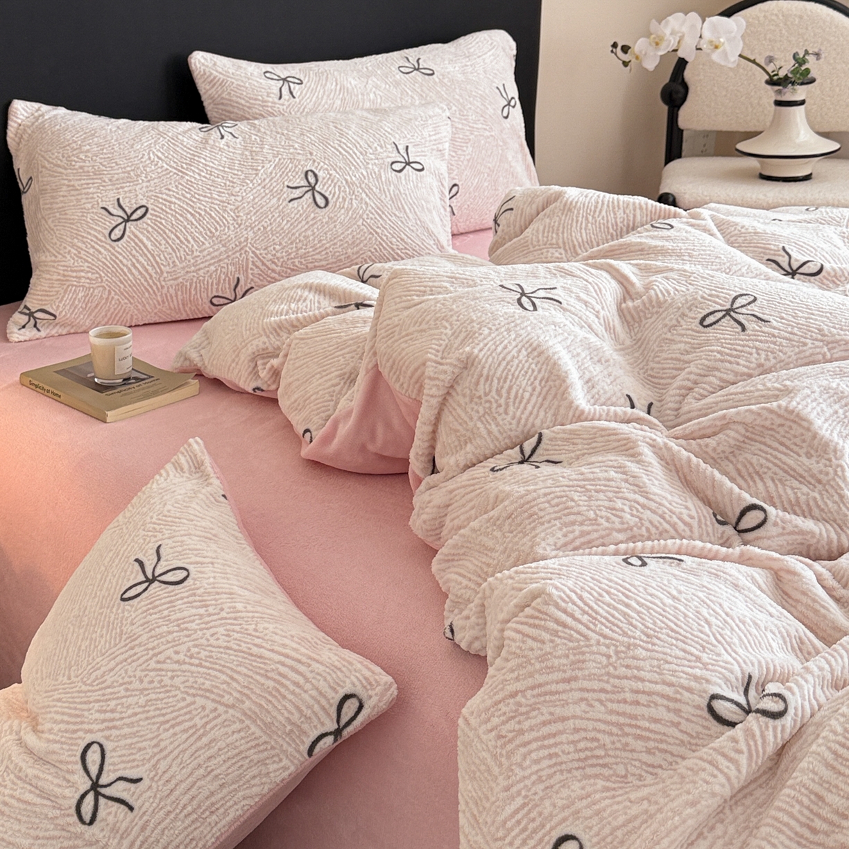 91家纺网 家纺一手货源 找家纺 呗旺鹿 2025新款A类高克重着色烂花雕花牛奶绒四件套 梦幻芭蕾粉