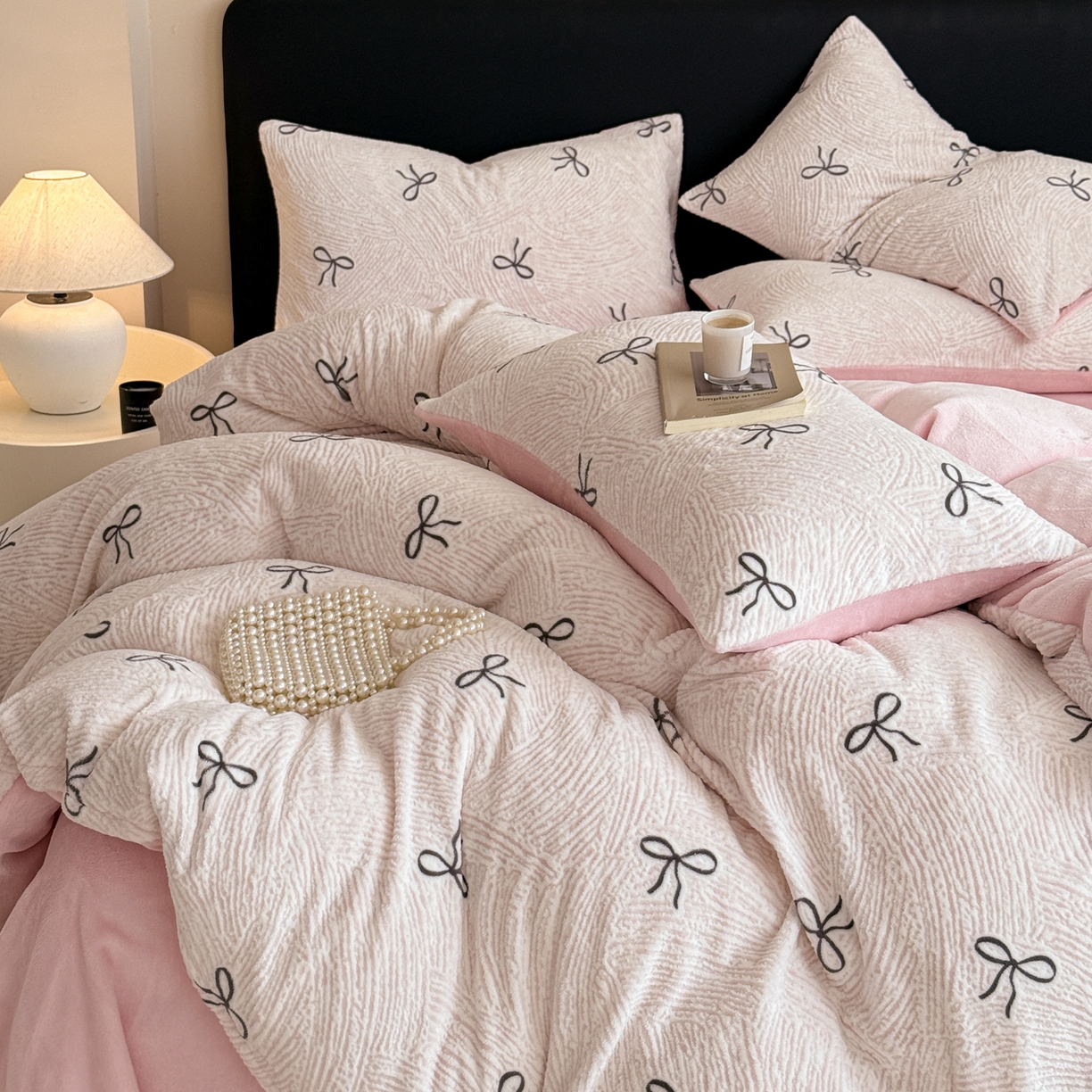 91家纺网 家纺一手货源 找家纺 呗旺鹿 2025新款A类高克重着色烂花雕花牛奶绒四件套 梦幻芭蕾粉