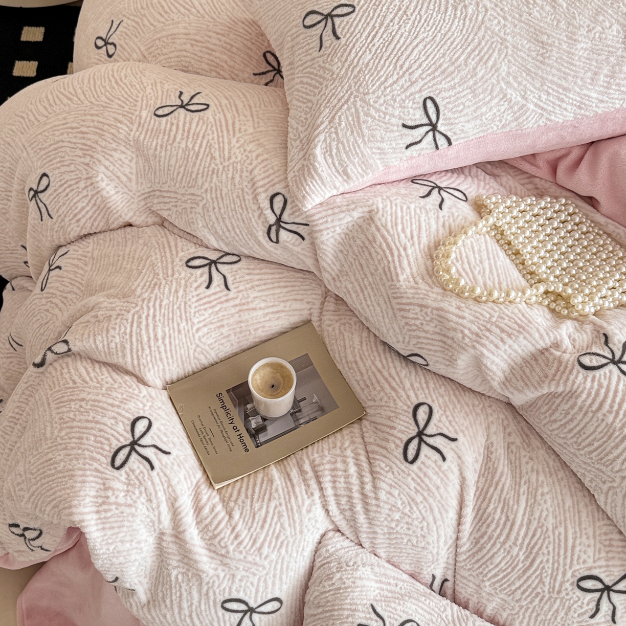 91家纺网 家纺一手货源 找家纺 呗旺鹿 2025新款A类高克重着色烂花雕花牛奶绒四件套 梦幻芭蕾粉