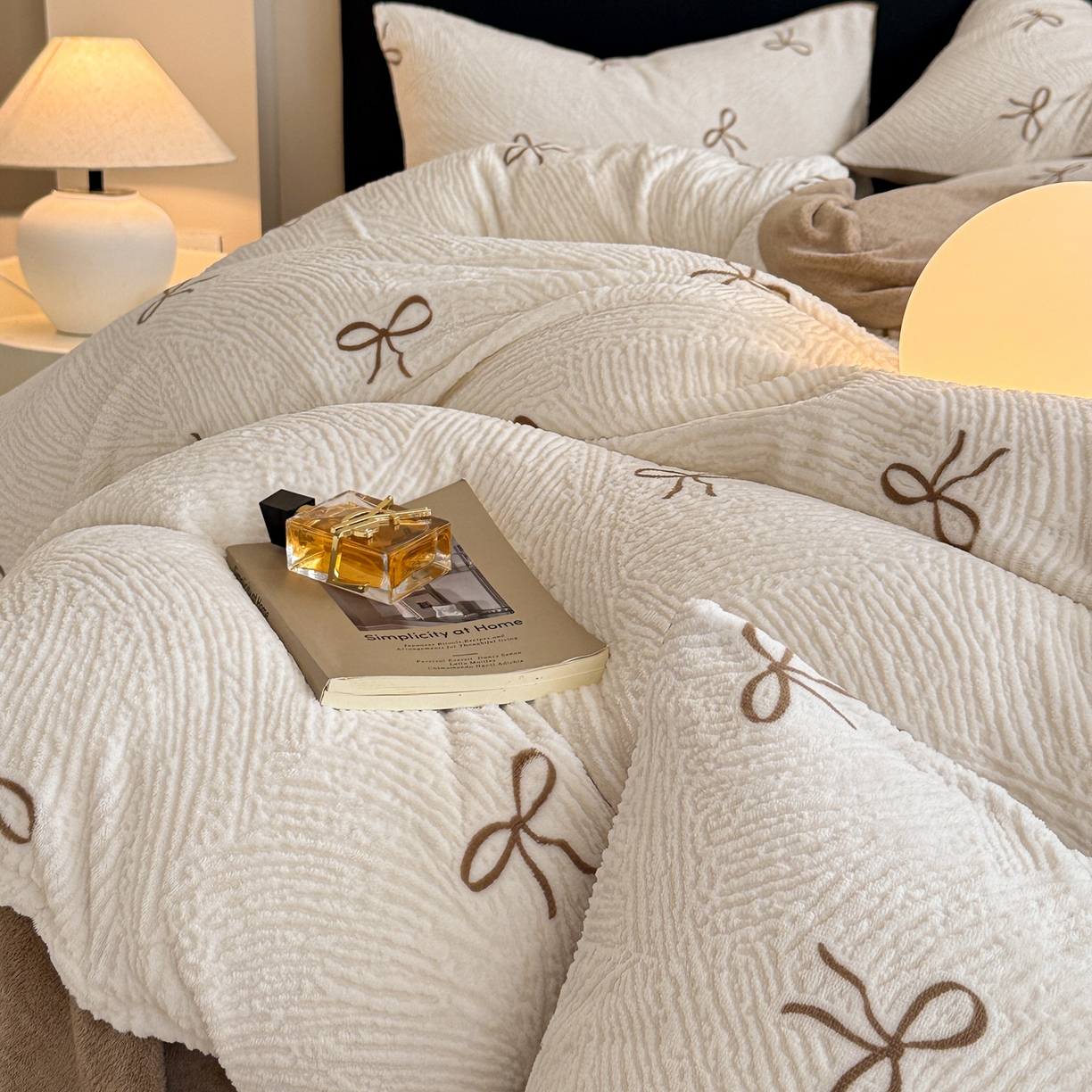 91家纺网 家纺一手货源 找家纺 呗旺鹿 2025新款A类高克重着色烂花雕花牛奶绒四件套 梦幻芭蕾奶白