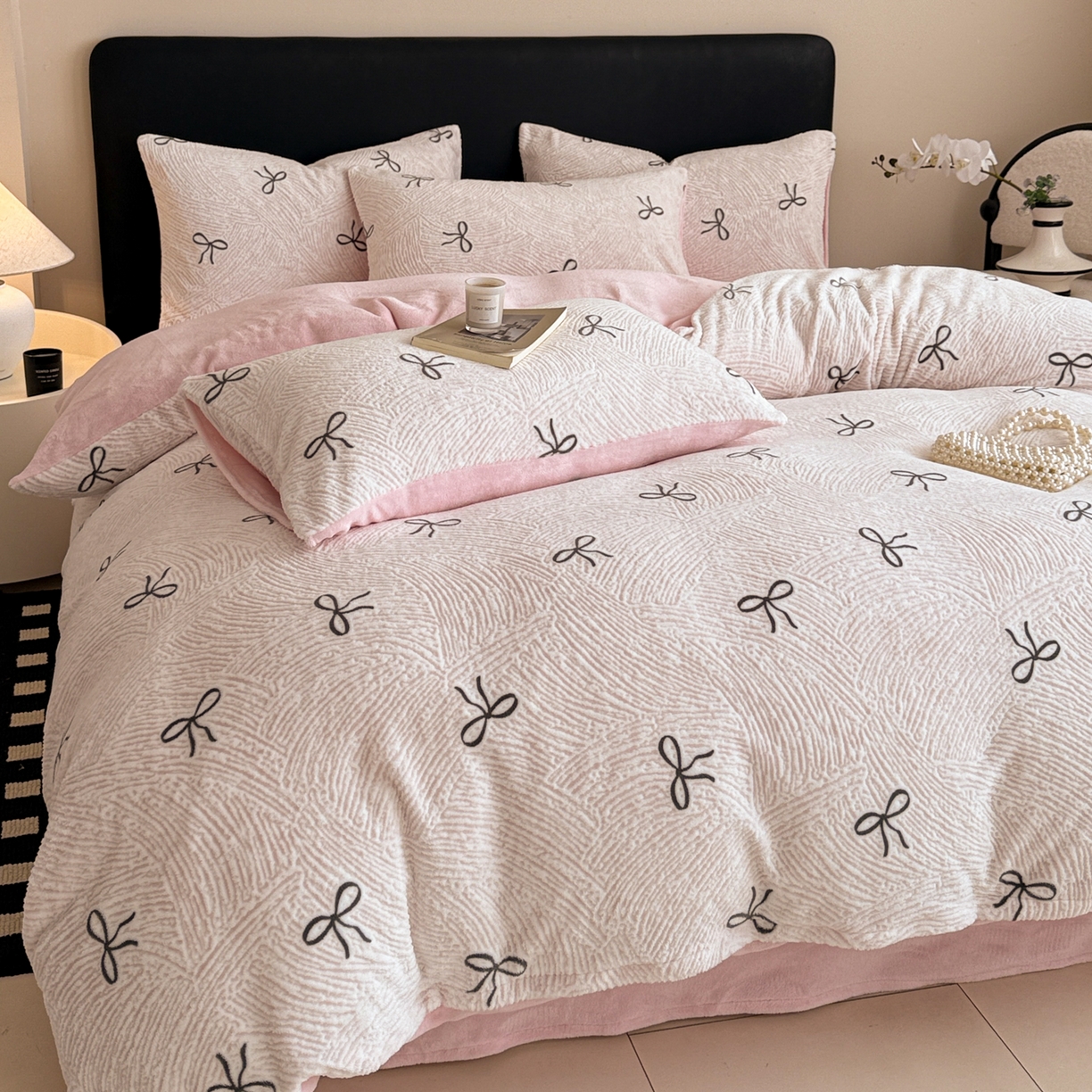 91家纺网 家纺一手货源 找家纺 呗旺鹿 2025新款A类高克重着色烂花雕花牛奶绒四件套 梦幻芭蕾粉