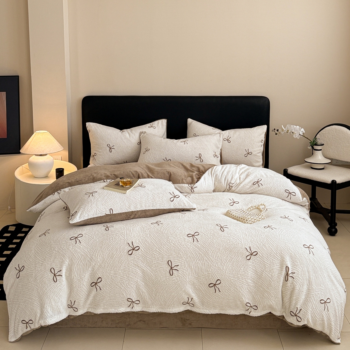 91家纺网 家纺一手货源 找家纺 呗旺鹿 2025新款A类高克重着色烂花雕花牛奶绒四件套 梦幻芭蕾奶白