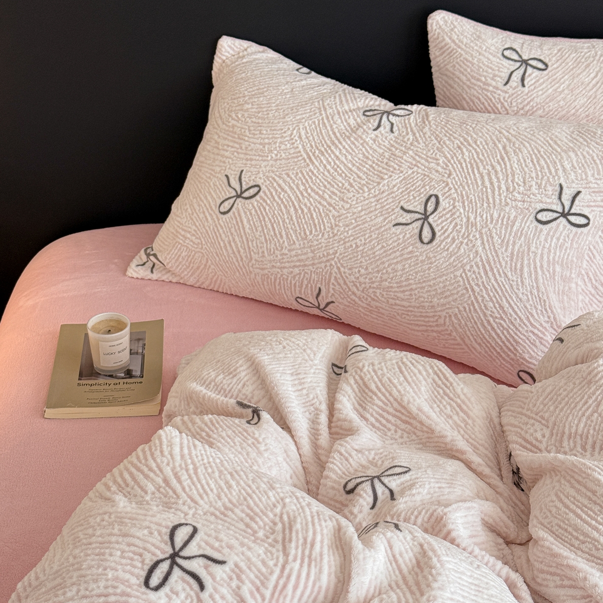 91家纺网 家纺一手货源 找家纺 呗旺鹿 2025新款A类高克重着色烂花雕花牛奶绒四件套 梦幻芭蕾粉