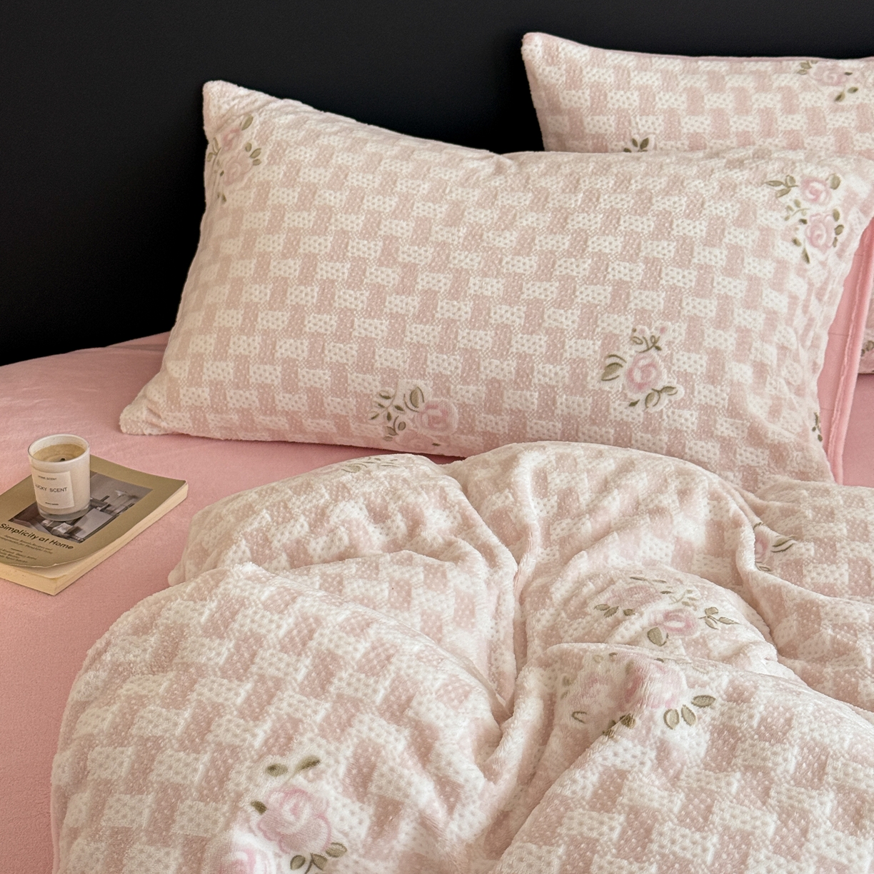 91家纺网 家纺一手货源 找家纺 呗旺鹿 2025新款A类高克重着色烂花雕花牛奶绒四件套 浅雾蔷薇粉