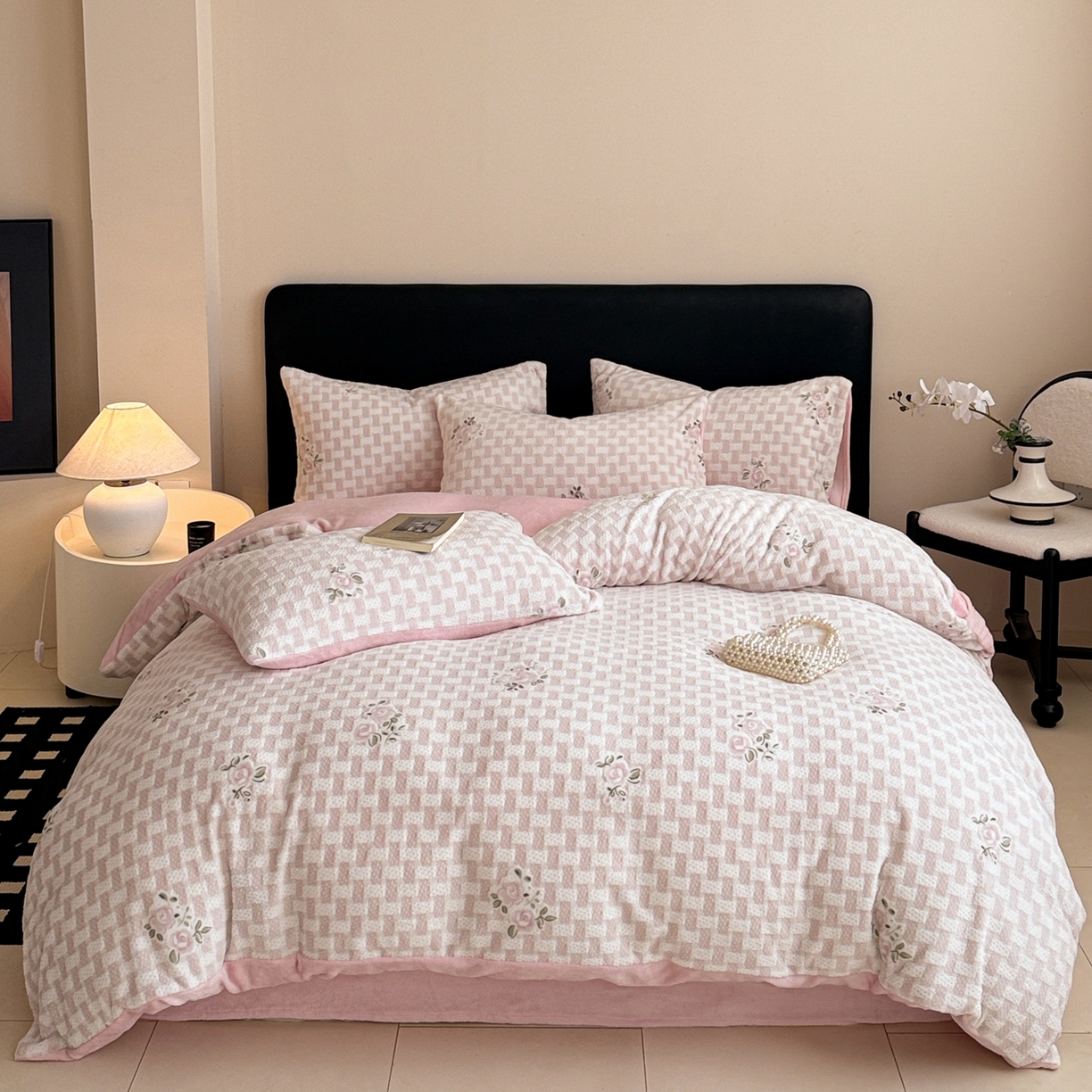 91家纺网 家纺一手货源 找家纺 呗旺鹿 2025新款A类高克重着色烂花雕花牛奶绒四件套 浅雾蔷薇粉