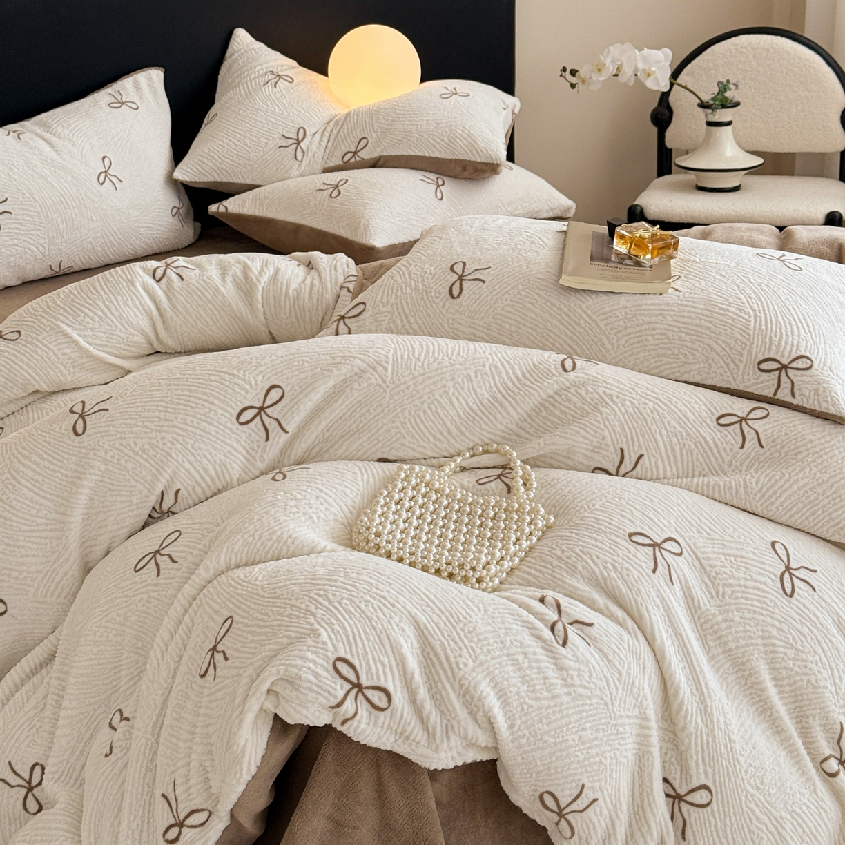 91家纺网 家纺一手货源 找家纺 呗旺鹿 2025新款A类高克重着色烂花雕花牛奶绒四件套 梦幻芭蕾奶白