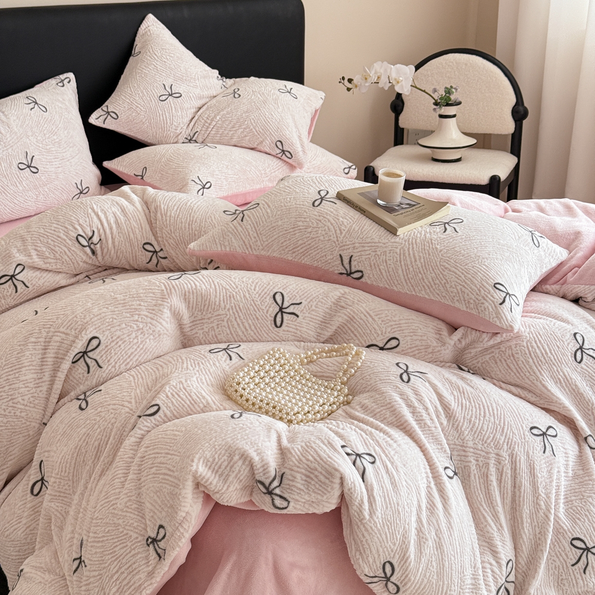 91家纺网 家纺一手货源 找家纺 呗旺鹿 2025新款A类高克重着色烂花雕花牛奶绒四件套 梦幻芭蕾粉