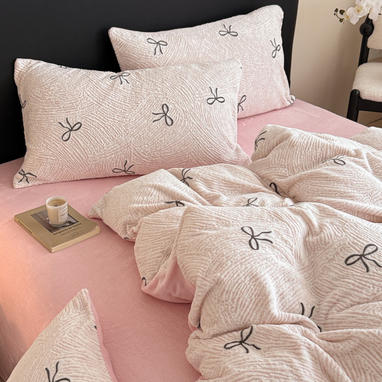 91家纺网 家纺一手货源 找家纺 呗旺鹿 2025新款A类高克重着色烂花雕花牛奶绒四件套 梦幻芭蕾粉