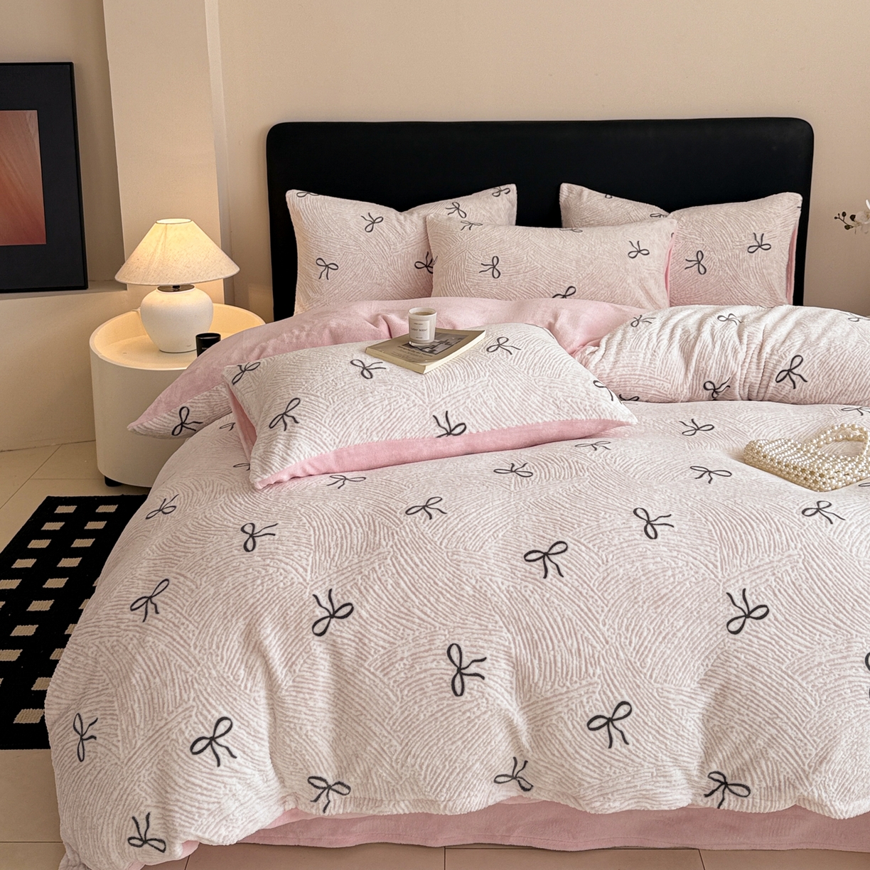 91家纺网 家纺一手货源 找家纺 呗旺鹿 2025新款A类高克重着色烂花雕花牛奶绒四件套 梦幻芭蕾粉