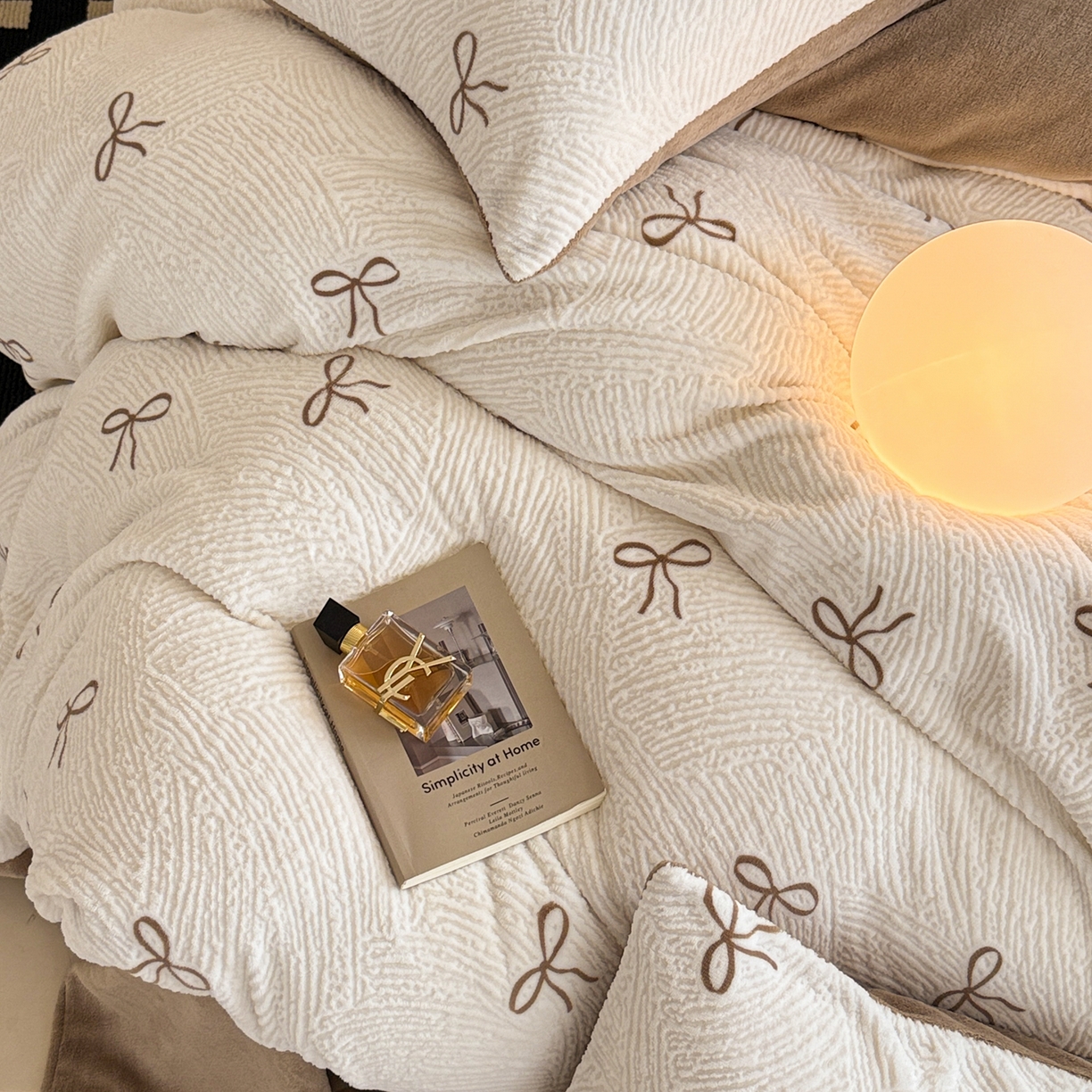 91家纺网 家纺一手货源 找家纺 呗旺鹿 2025新款A类高克重着色烂花雕花牛奶绒四件套 梦幻芭蕾奶白