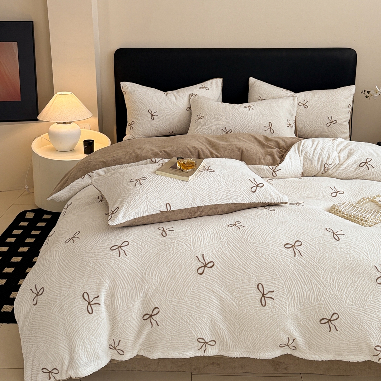 91家纺网 家纺一手货源 找家纺 呗旺鹿 2025新款A类高克重着色烂花雕花牛奶绒四件套 梦幻芭蕾奶白