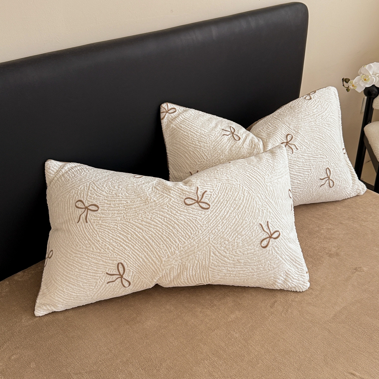 91家纺网 家纺一手货源 找家纺 呗旺鹿 2025新款A类高克重着色烂花雕花牛奶绒四件套 梦幻芭蕾奶白