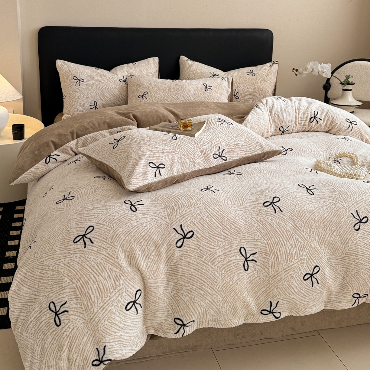 91家纺网 家纺一手货源 找家纺 呗旺鹿 2025新款A类高克重着色烂花雕花牛奶绒四件套 梦幻芭蕾卡其