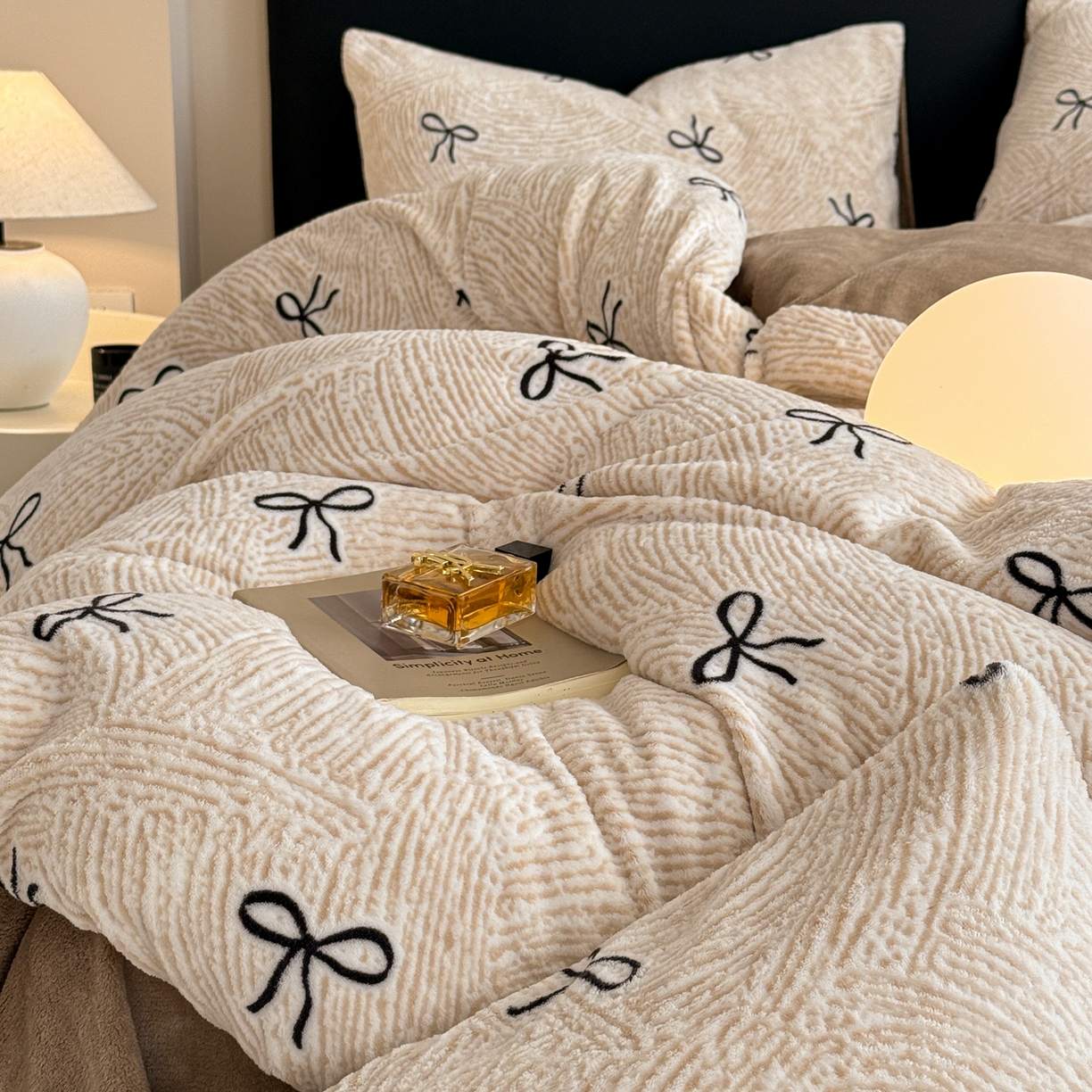 91家纺网 家纺一手货源 找家纺 呗旺鹿 2025新款A类高克重着色烂花雕花牛奶绒四件套 梦幻芭蕾卡其