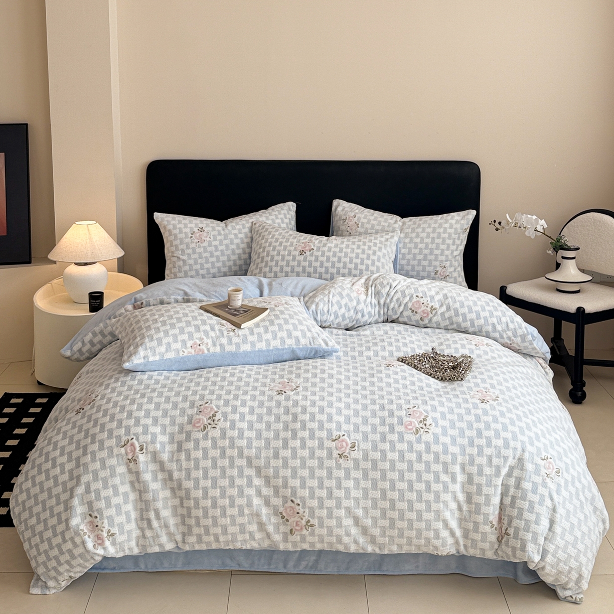 91家纺网 家纺一手货源 找家纺 呗旺鹿 2025新款A类高克重着色烂花雕花牛奶绒四件套 浅雾蔷薇兰