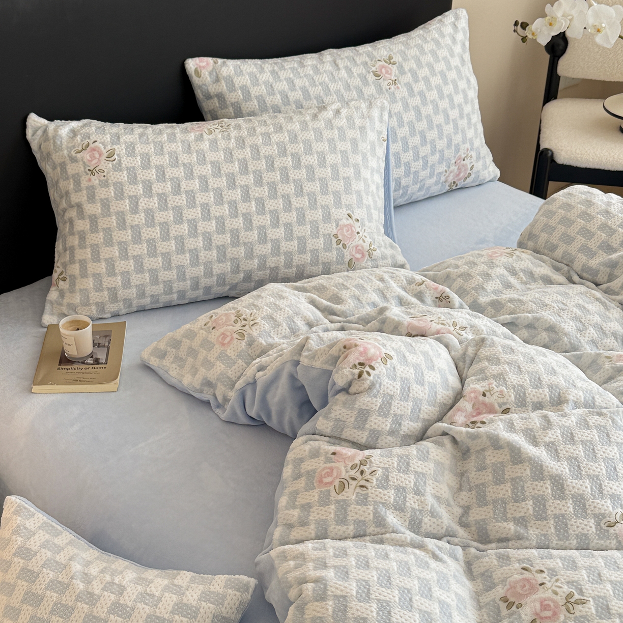 91家纺网 家纺一手货源 找家纺 呗旺鹿 2025新款A类高克重着色烂花雕花牛奶绒四件套 浅雾蔷薇兰