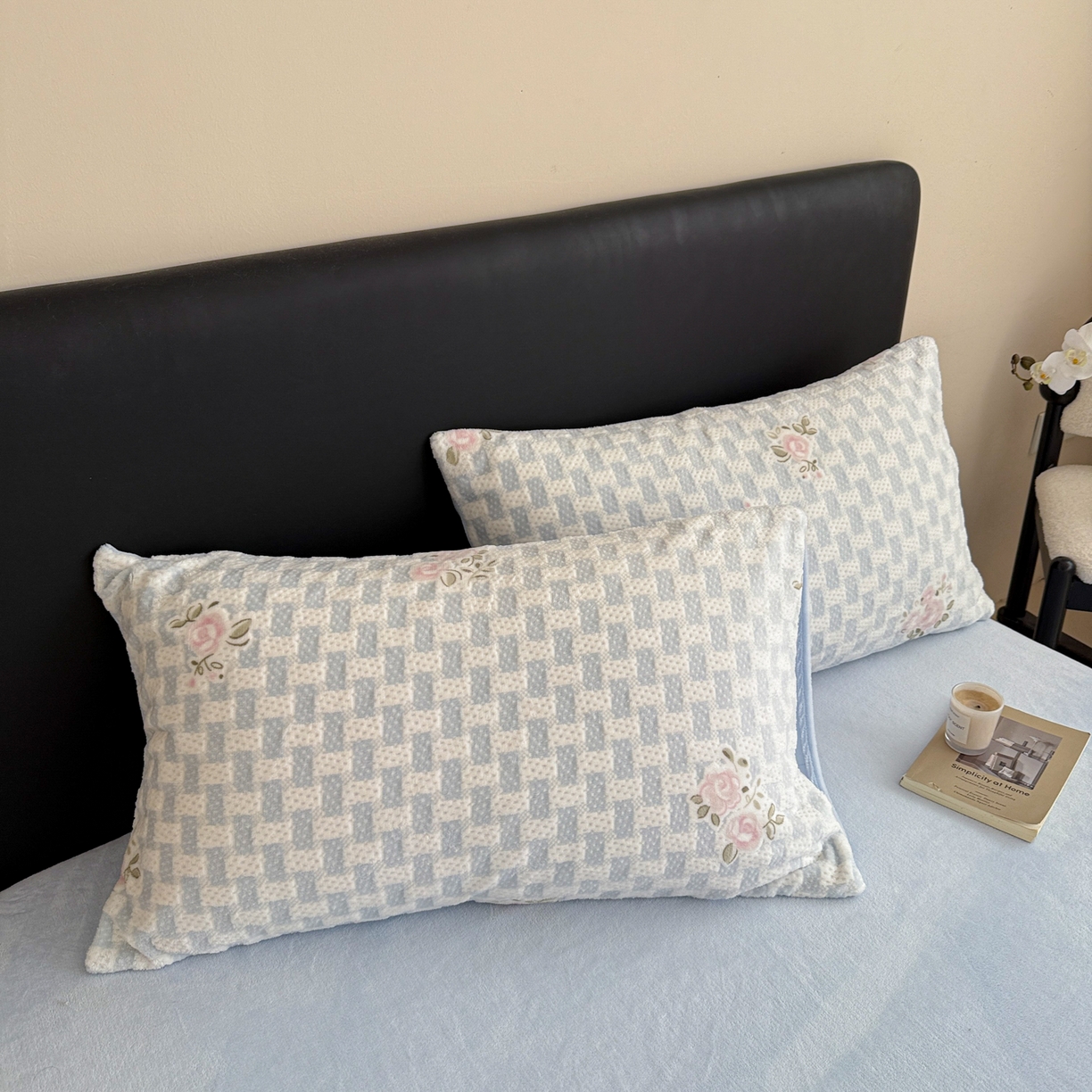 91家纺网 家纺一手货源 找家纺 呗旺鹿 2025新款A类高克重着色烂花雕花牛奶绒四件套 浅雾蔷薇兰