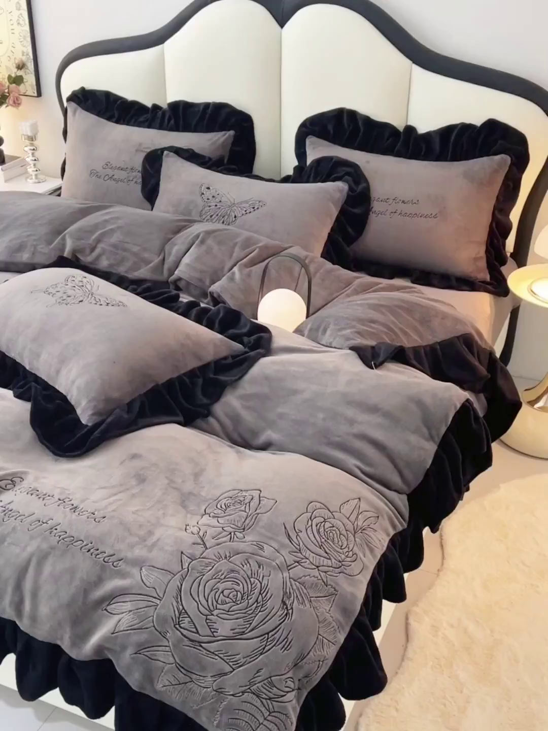 91家纺网 家纺一手货源 找家纺 炫拼家纺 2025新款刺绣黑花边高克重牛奶绒四件套-法式玫瑰 法式玫瑰-绅士灰