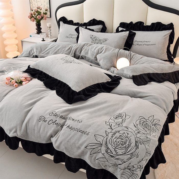 91家纺网 家纺一手货源 找家纺 炫拼家纺 2025新款刺绣黑花边高克重牛奶绒四件套-法式玫瑰 法式玫瑰-伯爵灰