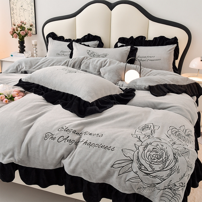 91家纺网 家纺一手货源 找家纺 炫拼家纺 2025新款刺绣黑花边高克重牛奶绒四件套-法式玫瑰 法式玫瑰-伯爵灰