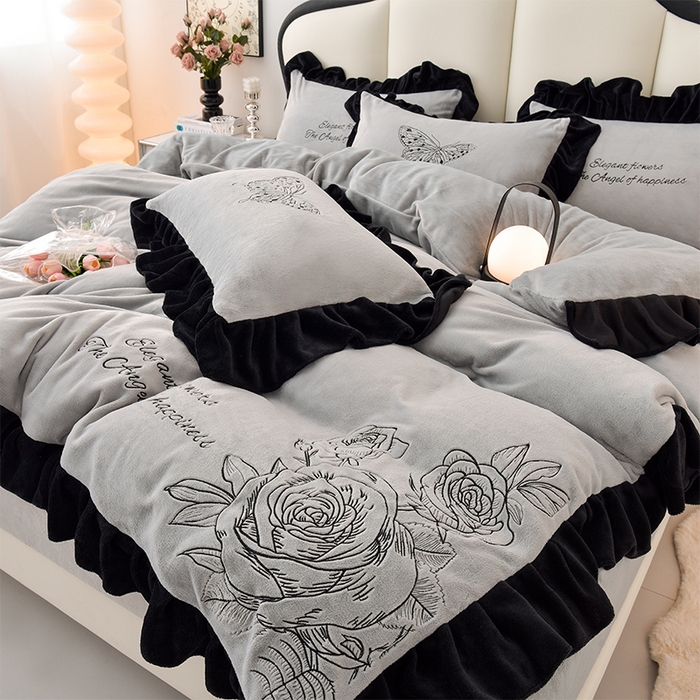 91家纺网 家纺一手货源 找家纺 炫拼家纺 2025新款刺绣黑花边高克重牛奶绒四件套-法式玫瑰 法式玫瑰-伯爵灰