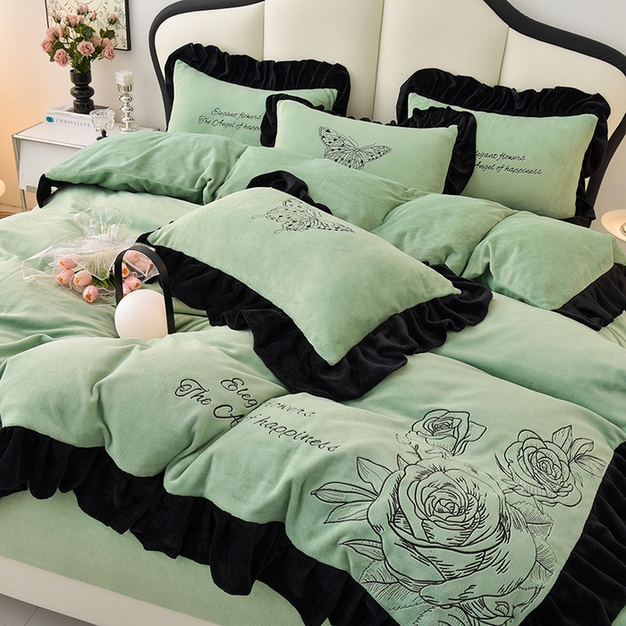 91家纺网 家纺一手货源 找家纺 炫拼家纺 2025新款刺绣黑花边高克重牛奶绒四件套-法式玫瑰 法式玫瑰-春熙绿