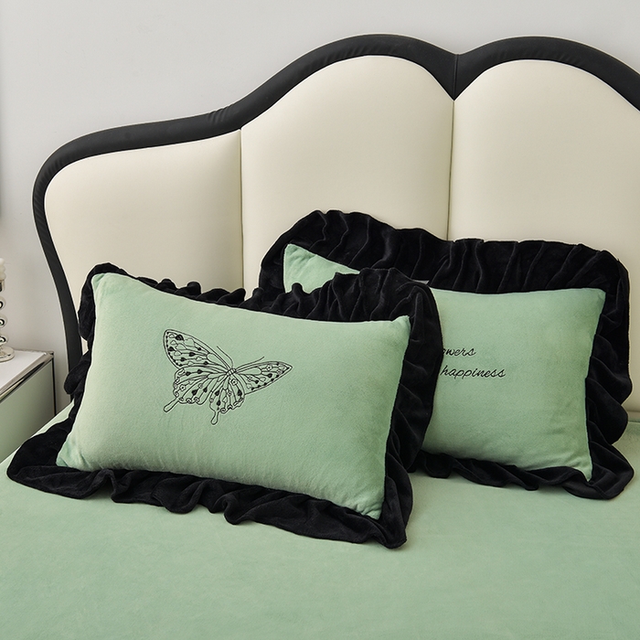 91家纺网 家纺一手货源 找家纺 炫拼家纺 2025新款刺绣黑花边高克重牛奶绒四件套-法式玫瑰 法式玫瑰-春熙绿