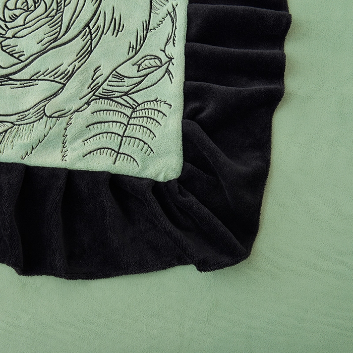 91家纺网 家纺一手货源 找家纺 炫拼家纺 2025新款刺绣黑花边高克重牛奶绒四件套-法式玫瑰 法式玫瑰-春熙绿