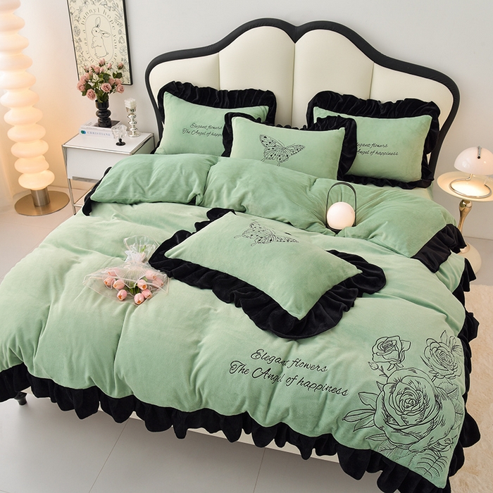 91家纺网 家纺一手货源 找家纺 炫拼家纺 2025新款刺绣黑花边高克重牛奶绒四件套-法式玫瑰 法式玫瑰-春熙绿