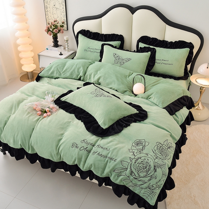 91家纺网 家纺一手货源 找家纺 炫拼家纺 2025新款刺绣黑花边高克重牛奶绒四件套-法式玫瑰 法式玫瑰-春熙绿