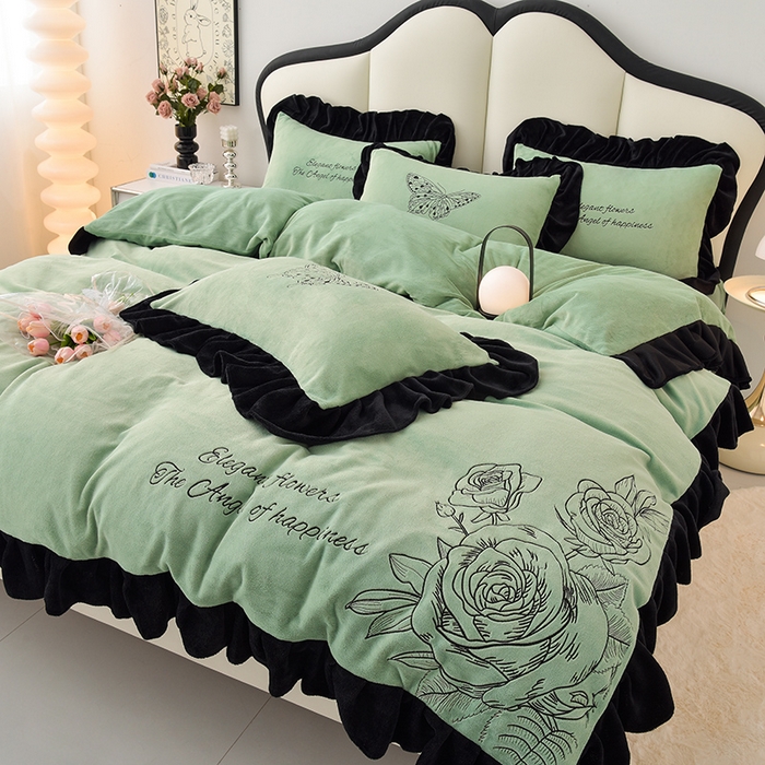 91家纺网 家纺一手货源 找家纺 炫拼家纺 2025新款刺绣黑花边高克重牛奶绒四件套-法式玫瑰 法式玫瑰-春熙绿