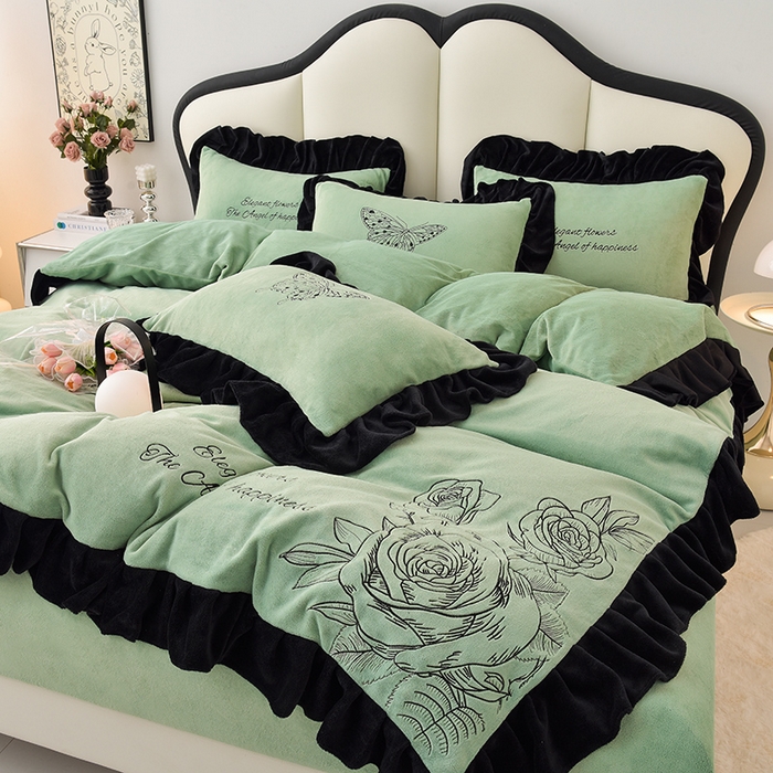 91家纺网 家纺一手货源 找家纺 炫拼家纺 2025新款刺绣黑花边高克重牛奶绒四件套-法式玫瑰 法式玫瑰-春熙绿